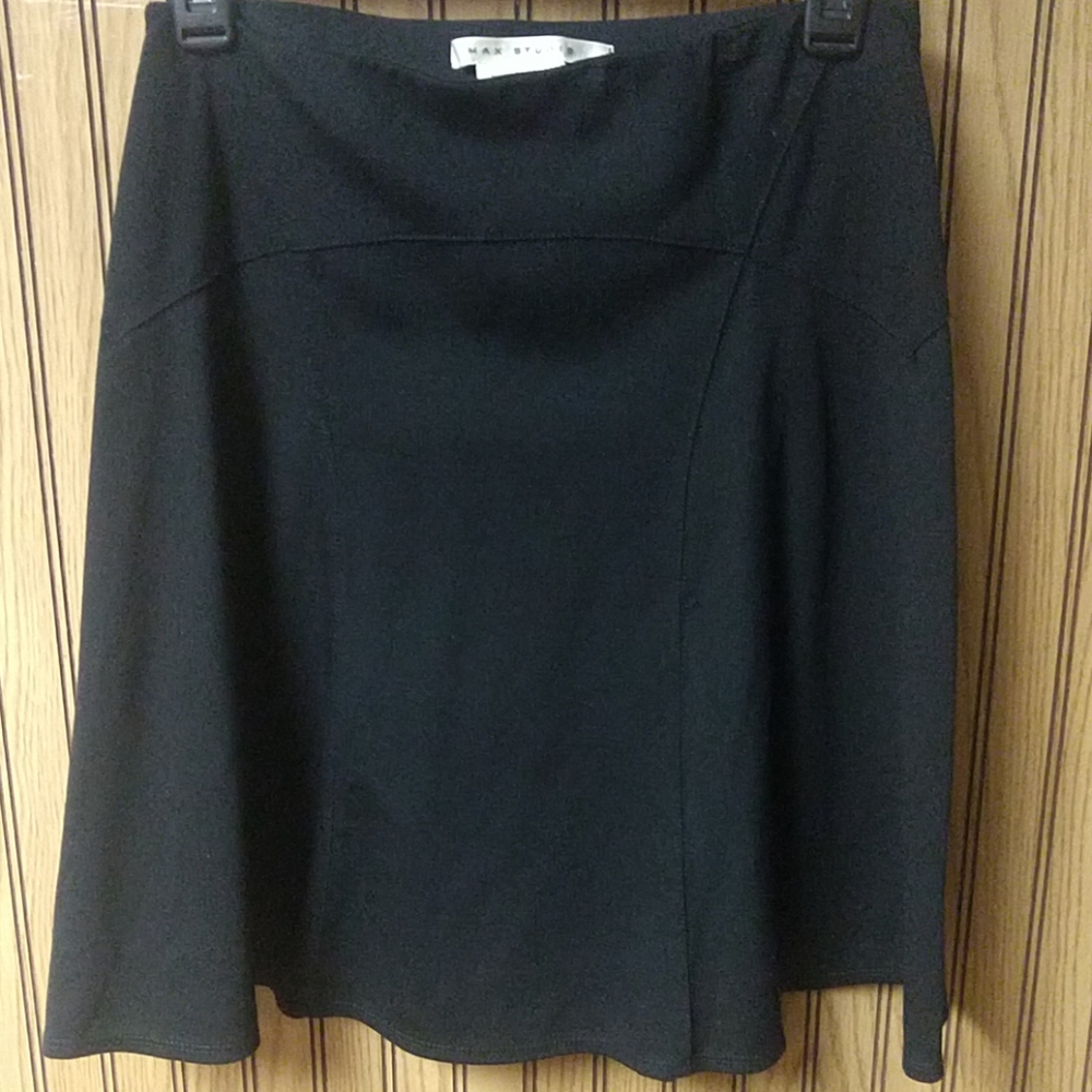 Black skirt with unique design